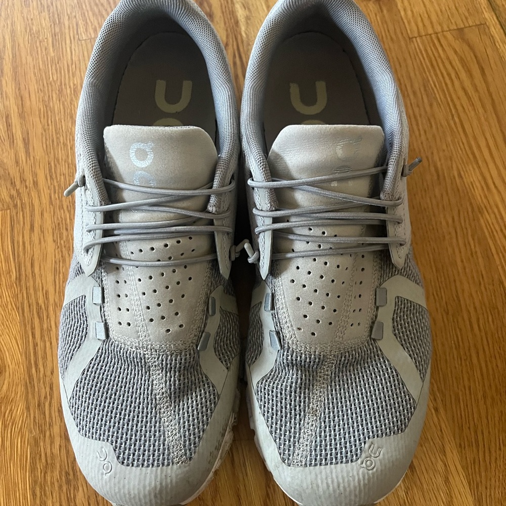 Excellent used condition — women’s size 9.5 gray On Clouds